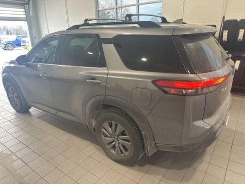Used 2022 Nissan Pathfinder SV image 4