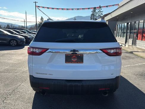 Used 2018 Chevrolet Traverse LT image 2