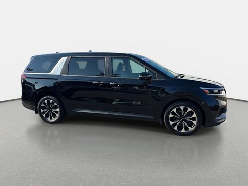 Used 2024 Kia Carnival EX FWD image 3
