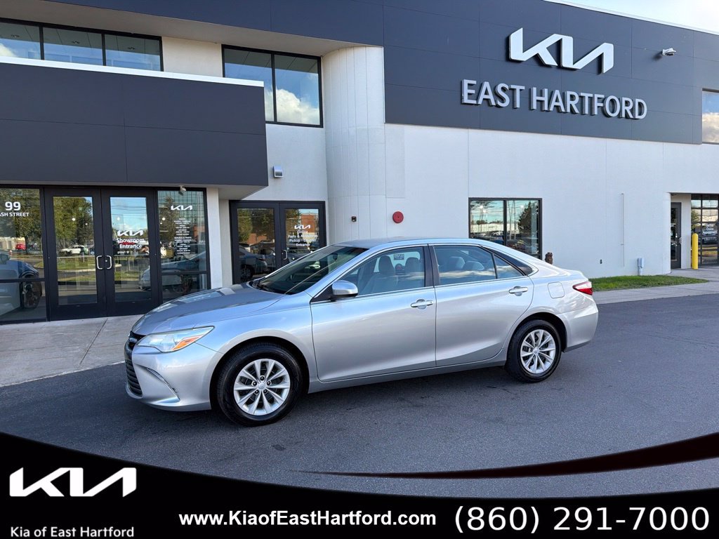 Used 2017 Toyota Camry LE FWD image 1