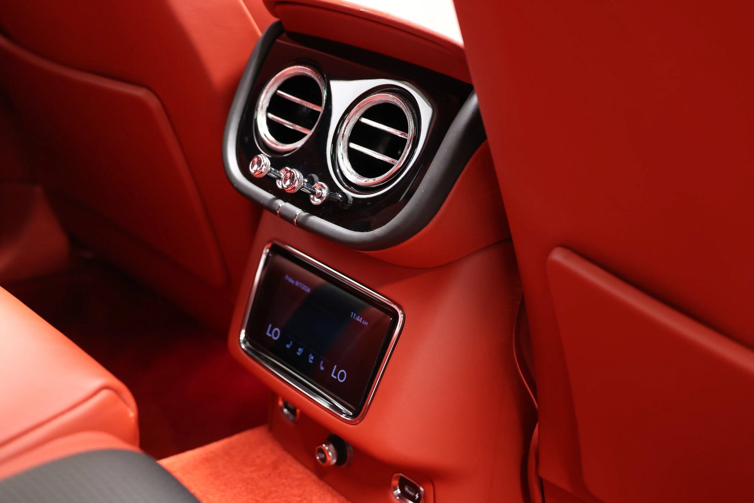 Used 2022 Bentley Bentayga AWD/4WD image 98