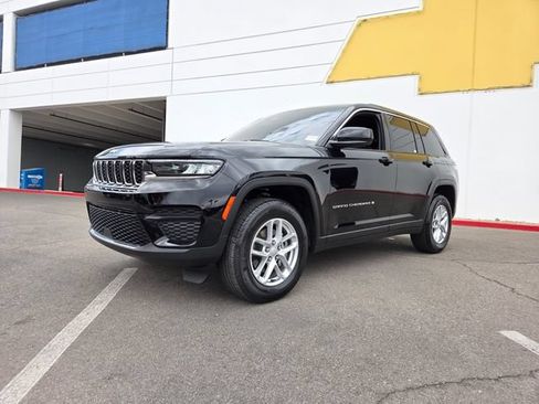 Used 2025 Jeep Grand Cherokee Laredo X w/ Luxury Tech Group I AWD/4WD image 2