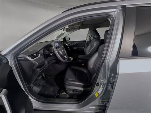 Used 2023 Toyota RAV4 XLE Premium image 9