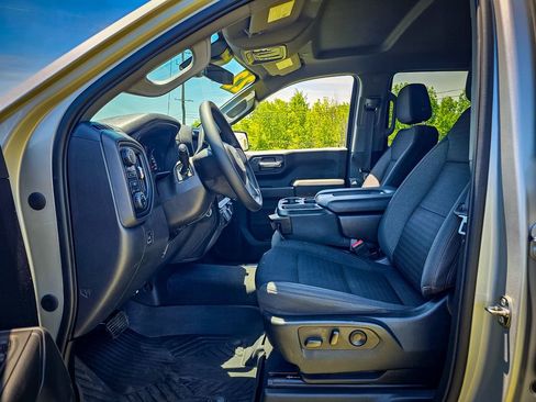 Used 2022 Chevrolet Silverado 1500 Custom Trail Boss w/ LPO, Dark Essentials Package AWD/4WD image 13