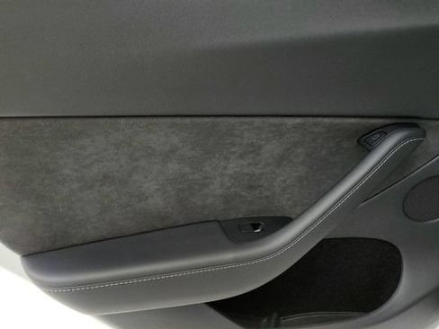 Used 2022 Tesla Model Y Long Range AWD/4WD image 45