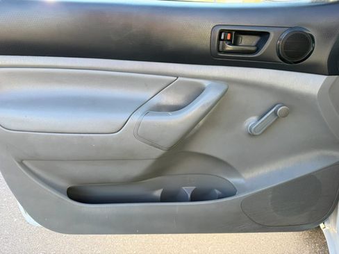 Used 2014 Toyota Tacoma 2WD Regular Cab image 9