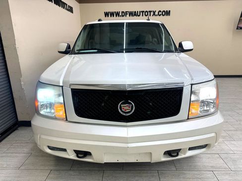 Used 2005 Cadillac Escalade AWD image 3