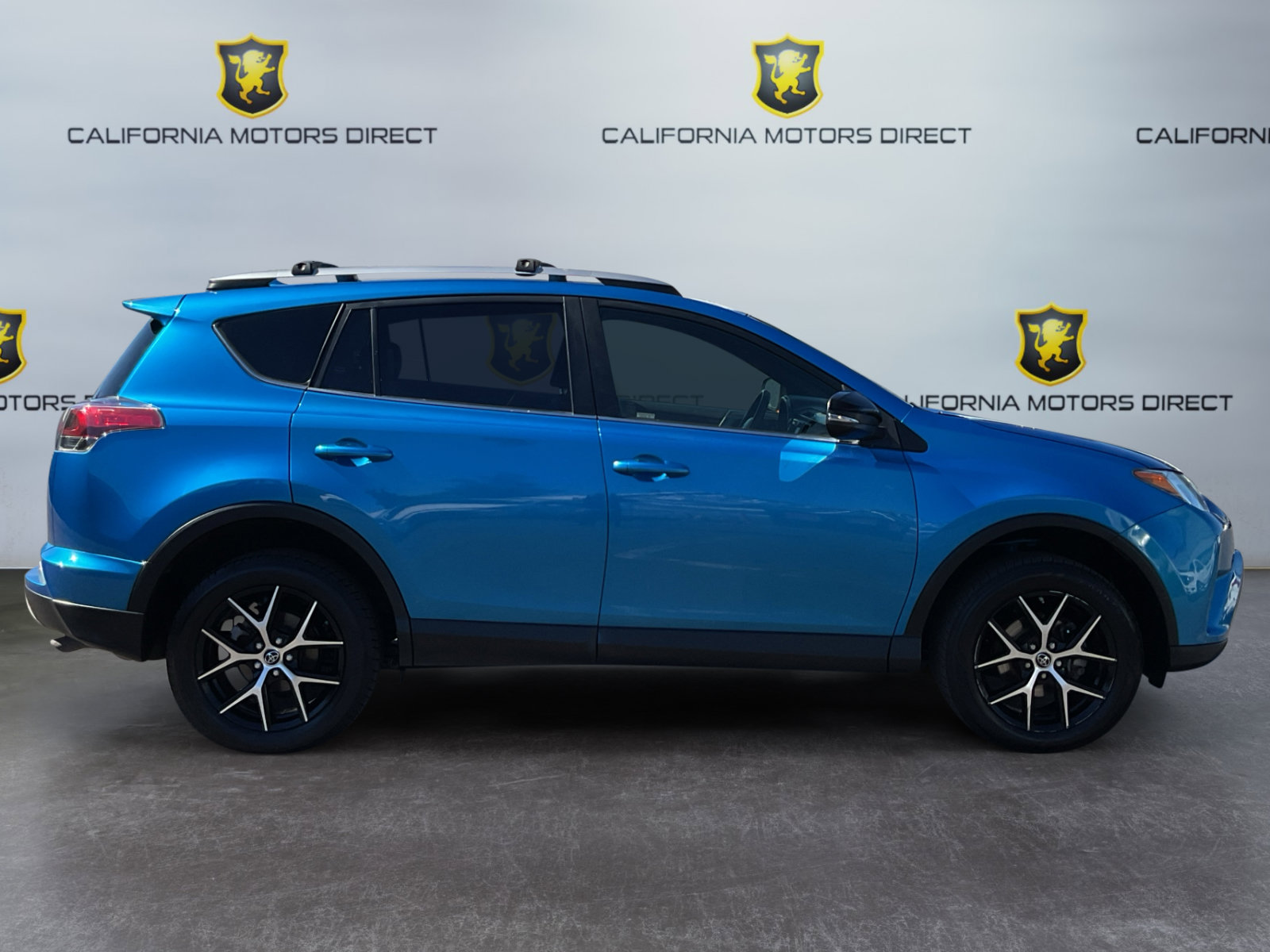 Used 2018 Toyota RAV4 SE w/ Power Extra Value Package AWD/4WD image 4