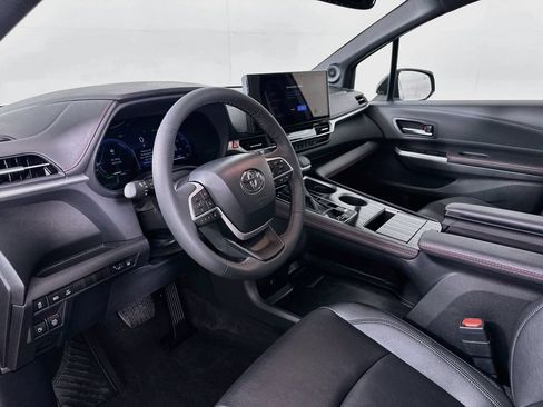 Certified 2026 Toyota Sienna XSE FWD image 9