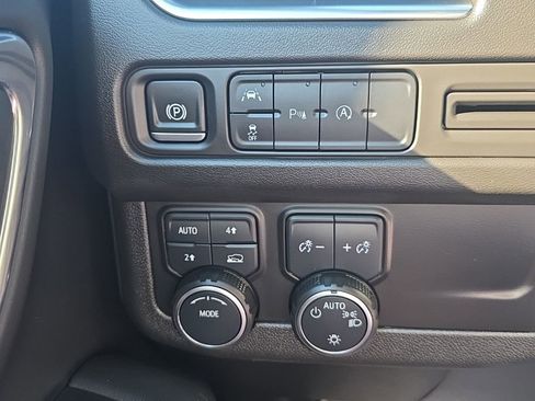 Used 2024 Chevrolet Suburban LT AWD/4WD image 23