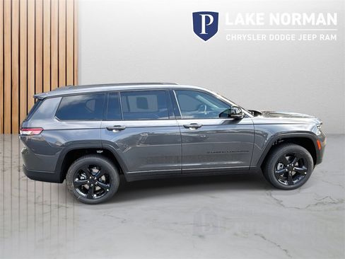 New 2025 Jeep Grand Cherokee Limited w/ Luxury Tech Group II image 9