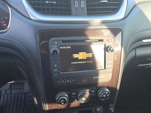 Used 2017 Chevrolet Traverse LT w/ Style and Technology Package image 15