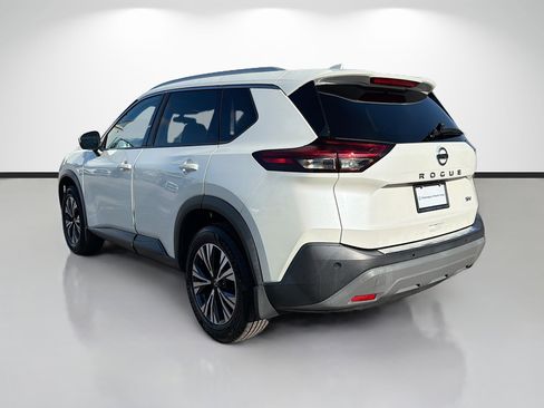 Used 2021 Nissan Rogue SV w/ Premium Package FWD image 5