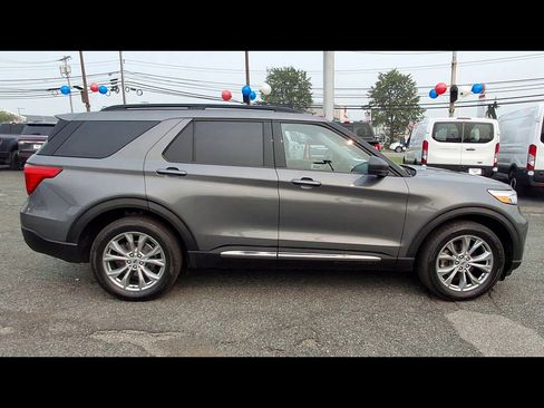 Certified 2023 Ford Explorer XLT w/ Equipment Group 202A AWD/4WD image 9