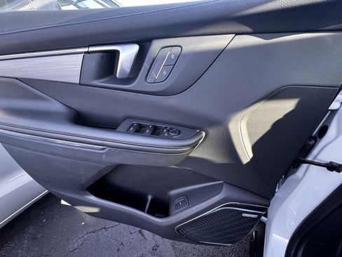 Used 2025 Buick Enclave Preferred image 15