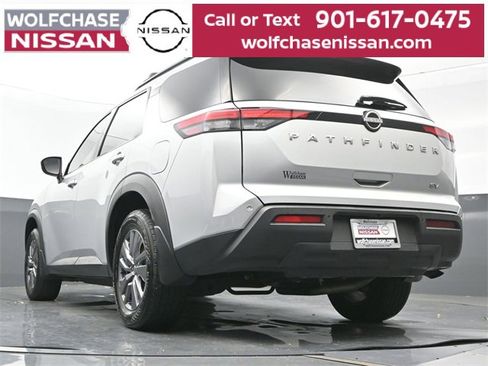 Used 2024 Nissan Pathfinder SV image 25