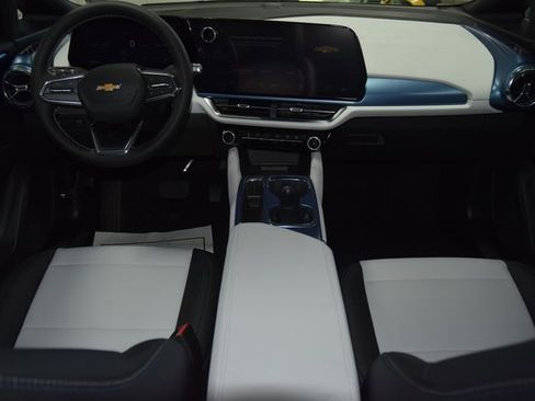 New 2026 Chevrolet Equinox EV LT image 29