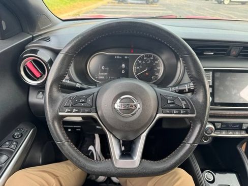 Used 2019 Nissan Kicks SR w/ SR Premium Package FWD image 18