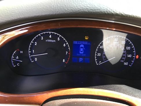 Used 2013 Hyundai Genesis 3.8 image 22