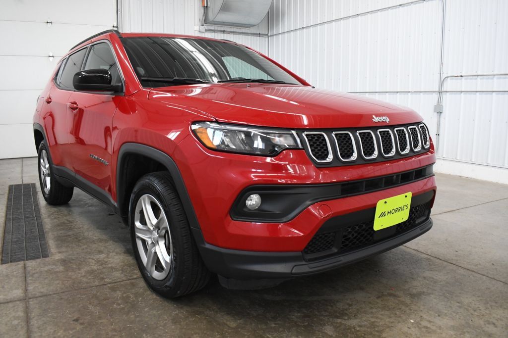 Used 2024 Jeep Compass Latitude AWD/4WD image 11