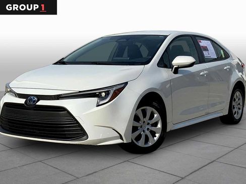 Used 2024 Toyota Corolla LE image 1