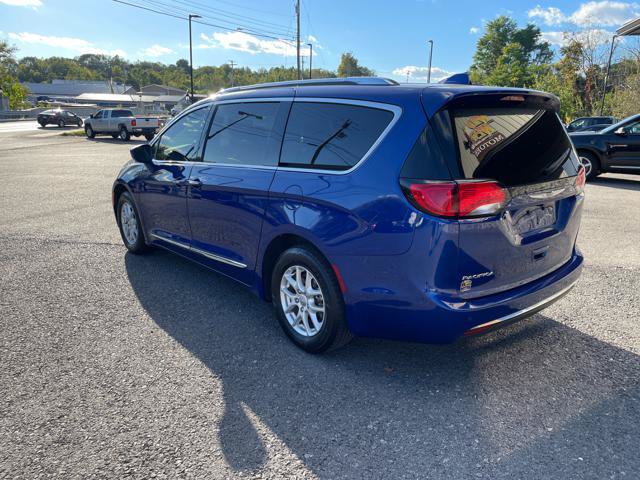 Used 2020 Chrysler Pacifica Touring-L FWD image 5