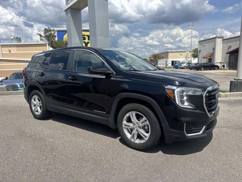 Used 2024 GMC Terrain SLE FWD image 3