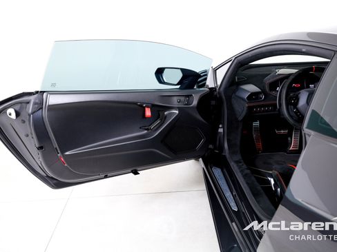 Used 2022 Lamborghini Huracan STO RWD image 10