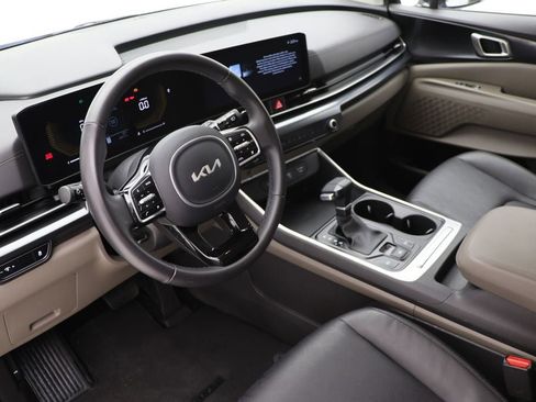 Used 2025 Kia Carnival FWD image 13
