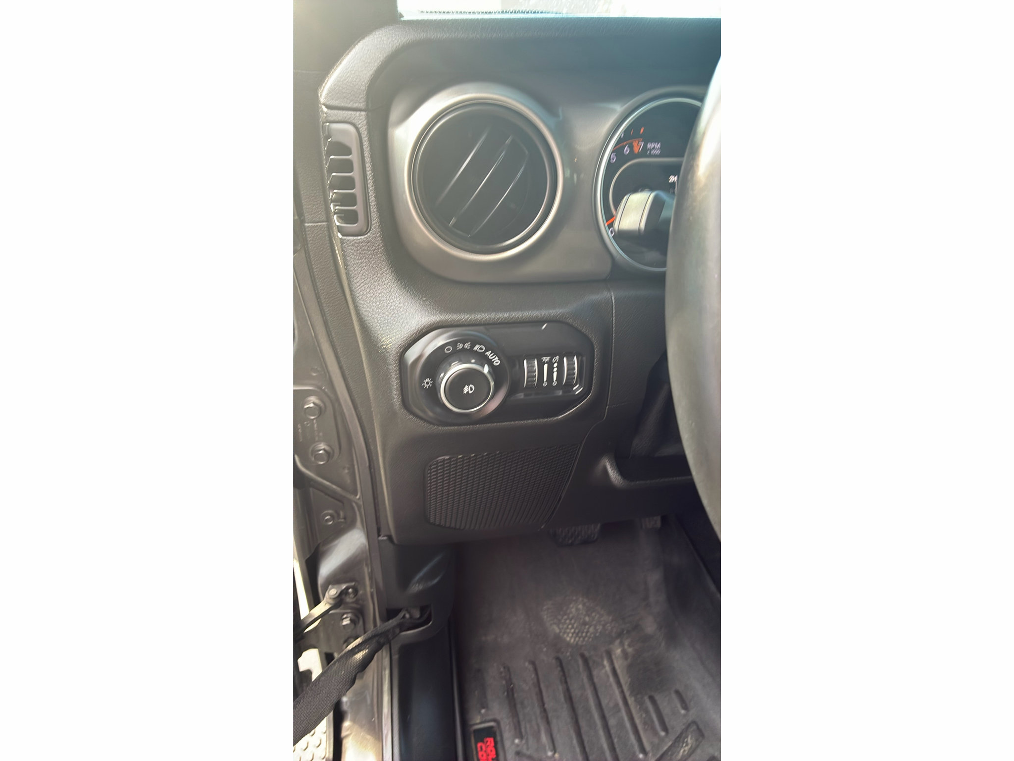 Used 2019 Jeep Wrangler Unlimited Sport S AWD/4WD image 13