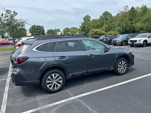 Used 2025 Subaru Outback Premium AWD/4WD image 3