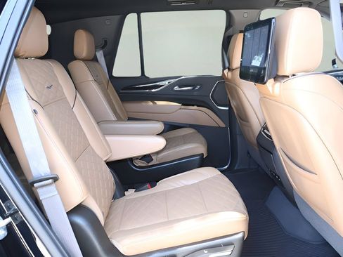 Used 2021 Cadillac Escalade Sport w/ LPO, ONYX Package AWD/4WD image 18
