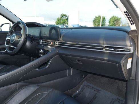 Used 2025 Hyundai Elantra Limited FWD image 22