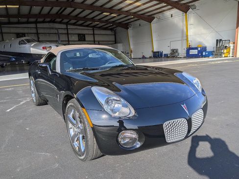 Used 2007 Pontiac Solstice Convertible w/ Premium Package RWD image 1