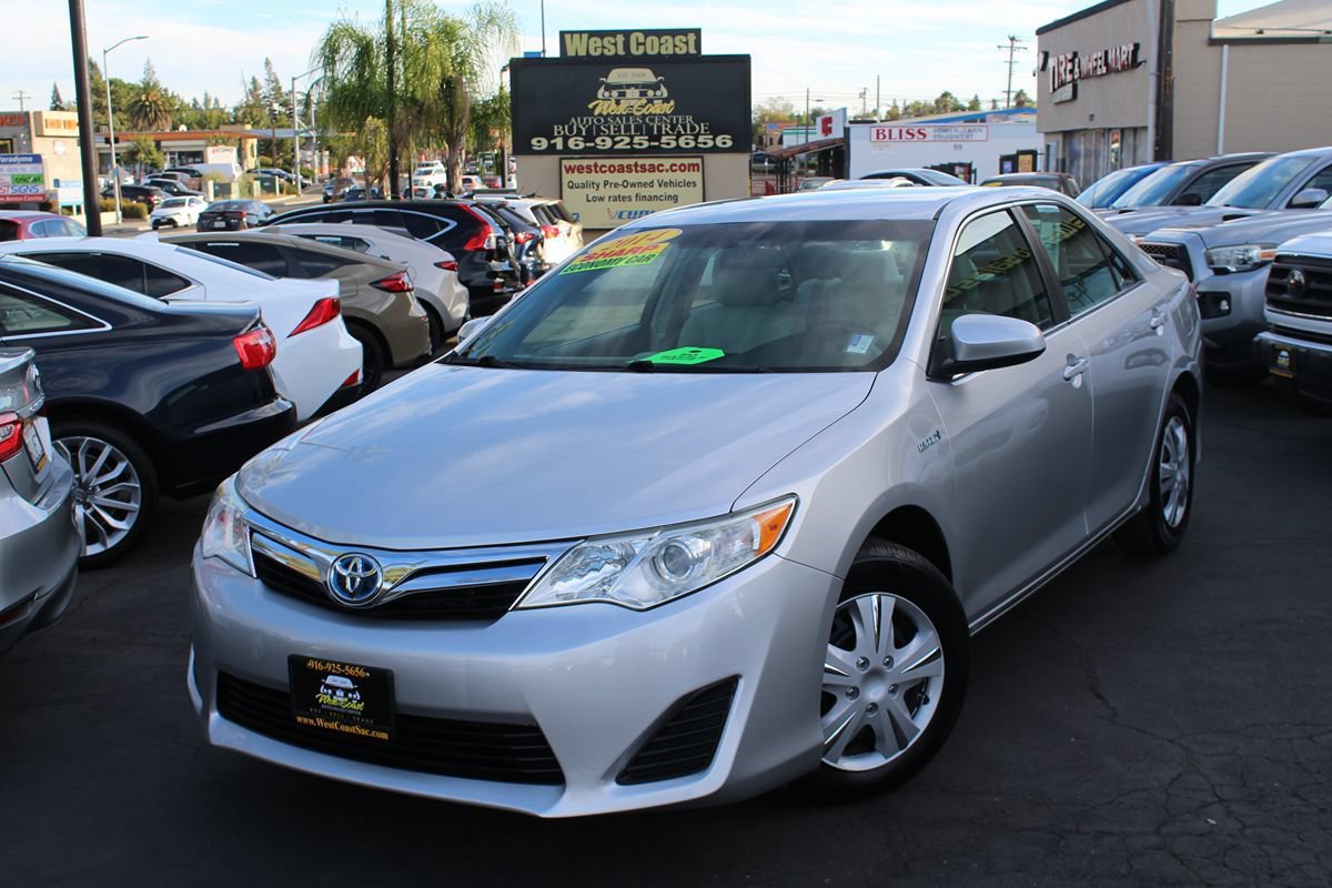 Used 2014 Toyota Camry LE FWD image 2