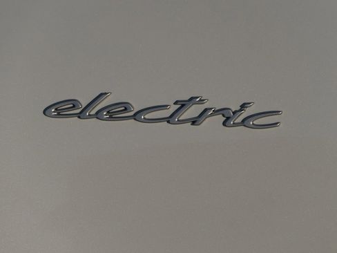 Used 2024 Porsche Macan 4 Electric image 29