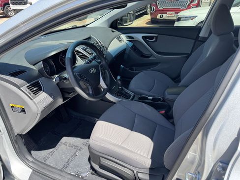 Used 2015 Hyundai Elantra SE w/ Option Group 02 FWD image 2