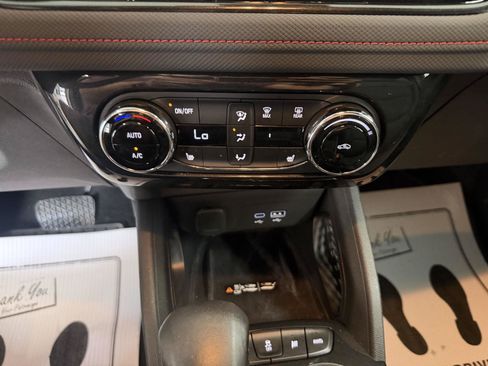 Used 2025 Chevrolet TrailBlazer RS w/ Convenience Package AWD/4WD image 17
