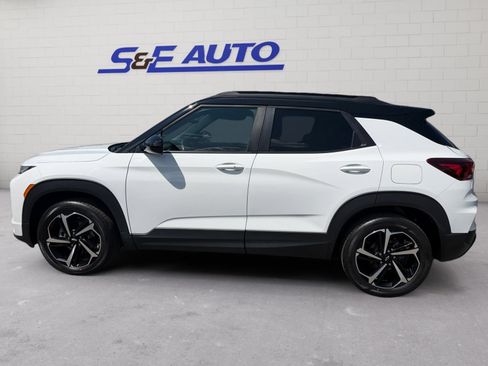 Used 2023 Chevrolet TrailBlazer RS w/ Sun and Liftgate Package AWD/4WD image 2