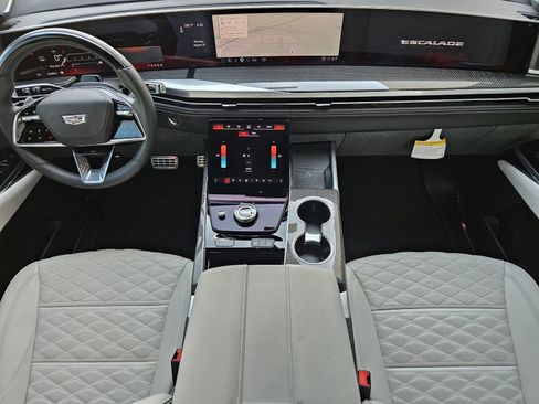 Certified 2025 Cadillac Escalade ESV V AWD/4WD image 31