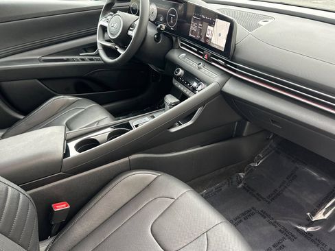 Used 2023 Hyundai Elantra Limited FWD image 16