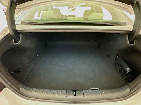 Used 2025 Genesis G70 2.5T image 30