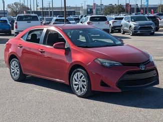 Used 2017 Toyota Corolla LE video 3
