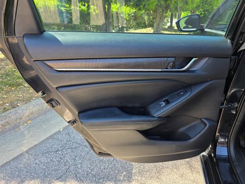 Used 2018 Honda Accord Touring image 33