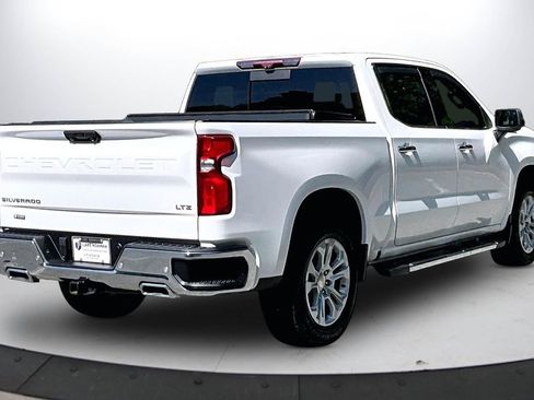 Used 2022 Chevrolet Silverado 1500 LTZ w/ LTZ Premium Package AWD/4WD image 9