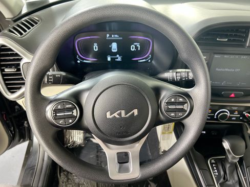 Used 2024 Kia Soul LX w/ Option Group 015 FWD image 11