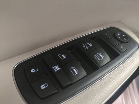 Used 2019 Chrysler 300 Touring L w/ Quick Order Package 22F RWD image 27