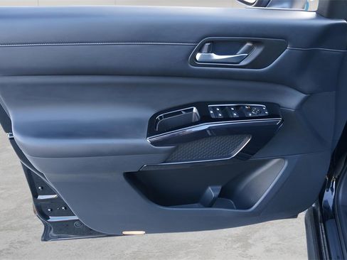 Used 2022 Nissan Pathfinder S image 15