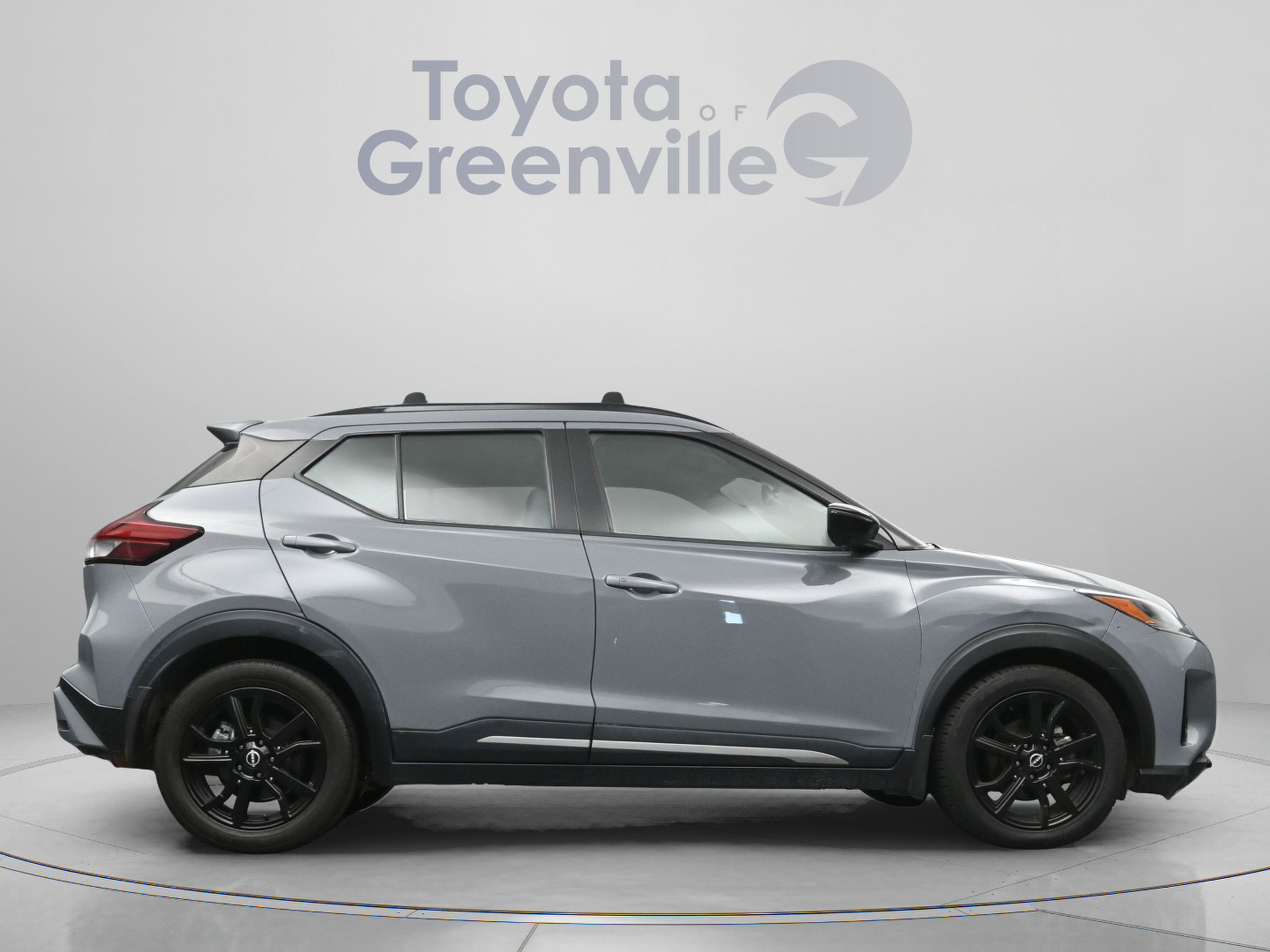 Used 2022 Nissan Kicks SR w/ Premium Package FWD image 17