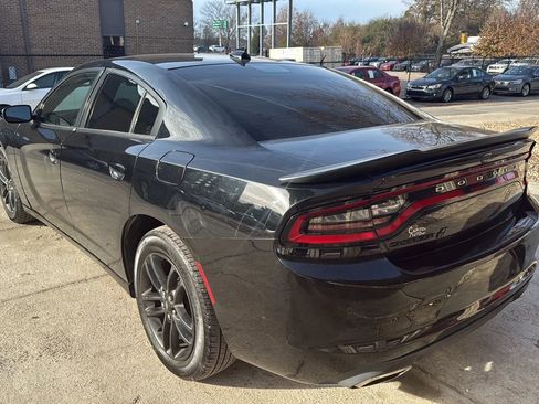 Used 2019 Dodge Charger SXT w/ Blacktop Package image 5
